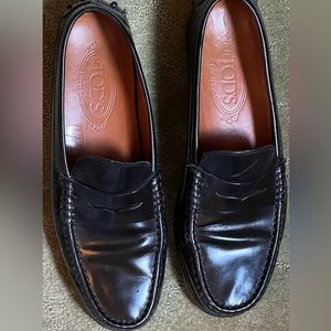 Tod’d Woman’s Black Leather Loafers 9.5